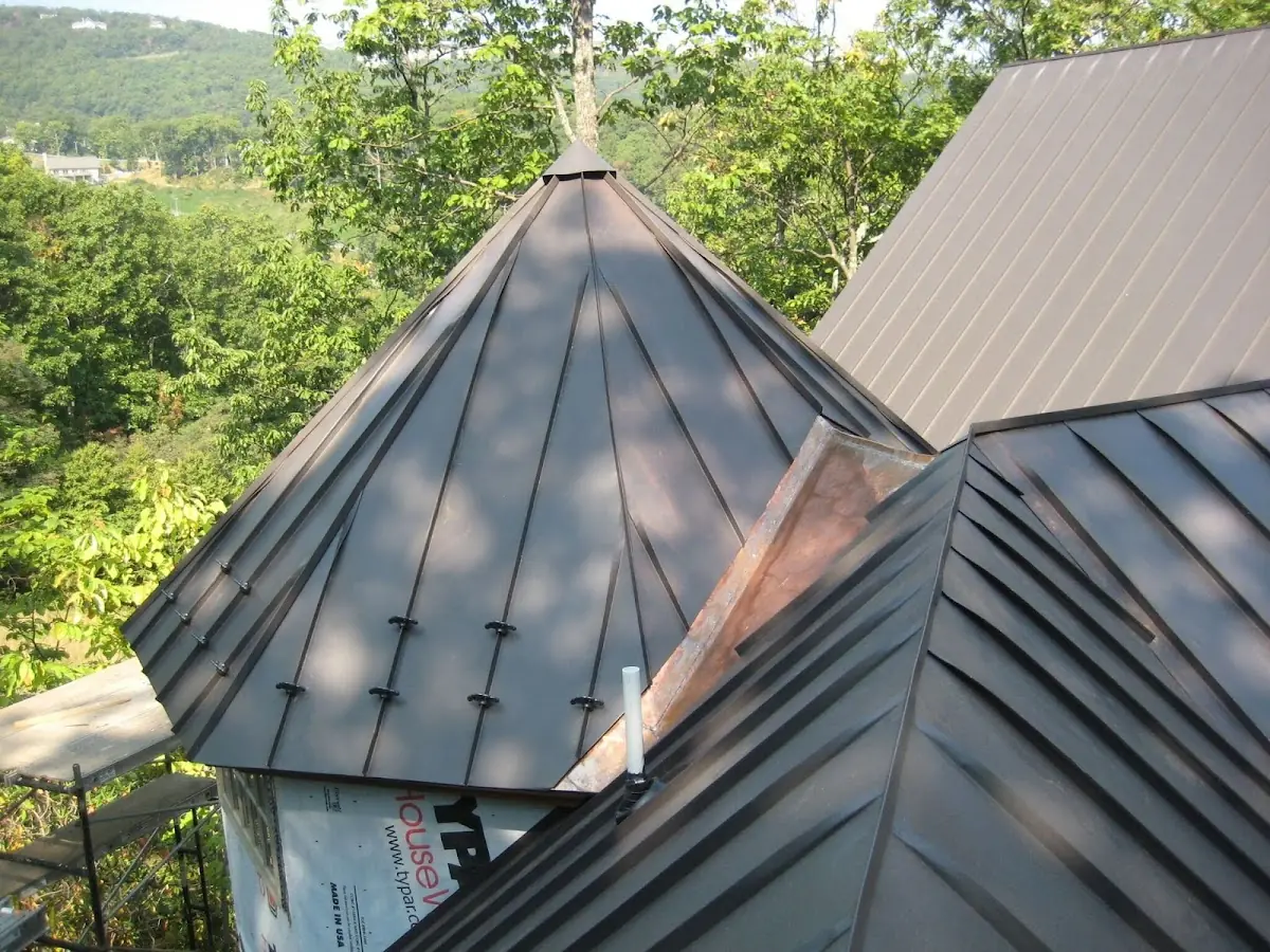 Professional Roof Tarp Installation by Craftsman Roofing in North Hawthorne